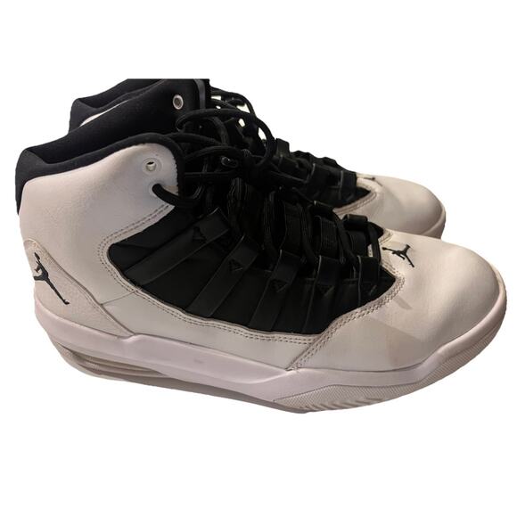 Nike Air Jordan Max Aura Basketball Sneakers Men's 8 Black White Shoes - Picture 2 of 14
